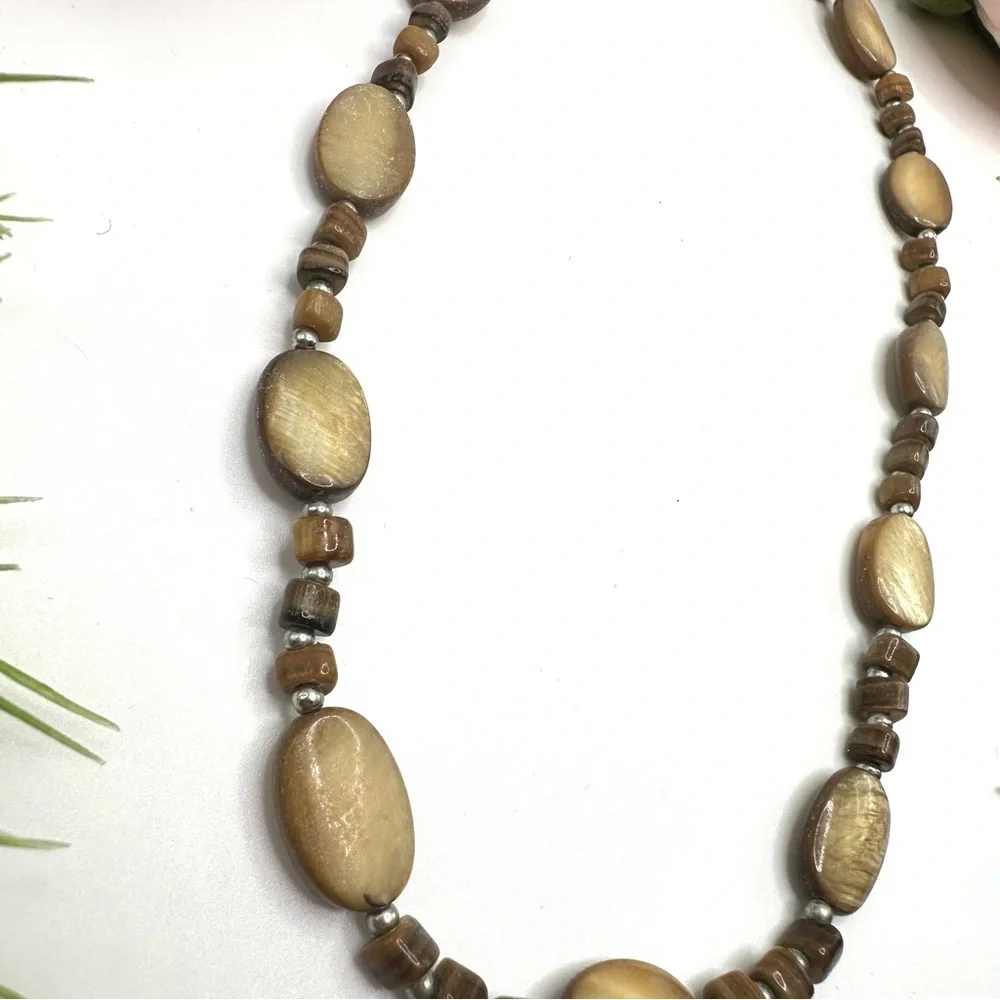 VINTAGE⚜️Beige Mother Of Pearl & Tiger’s Eye Beaded Necklace - Picture 3 of 6